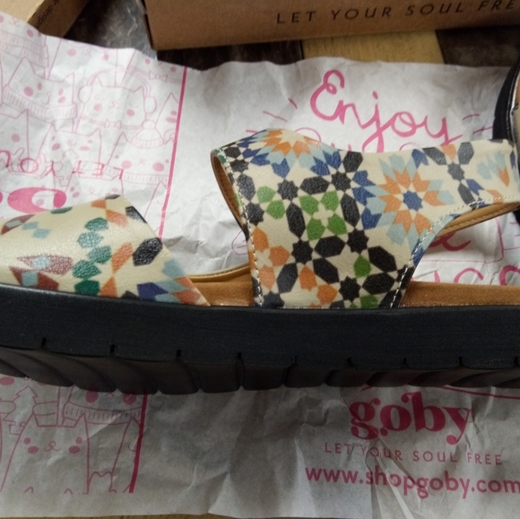 🆕Goby SandalsNEW🍀Size 11🍀New in box📦 fits to size,lovey neutral color print - Picture 15 of 16